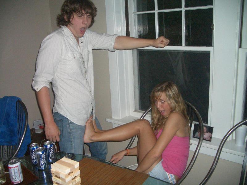 ( Feet Under The Table - http://www.nyllover.com )