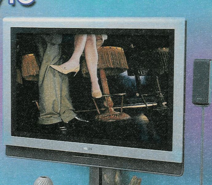 ( Feet Under The Table - http://www.nyllover.com )